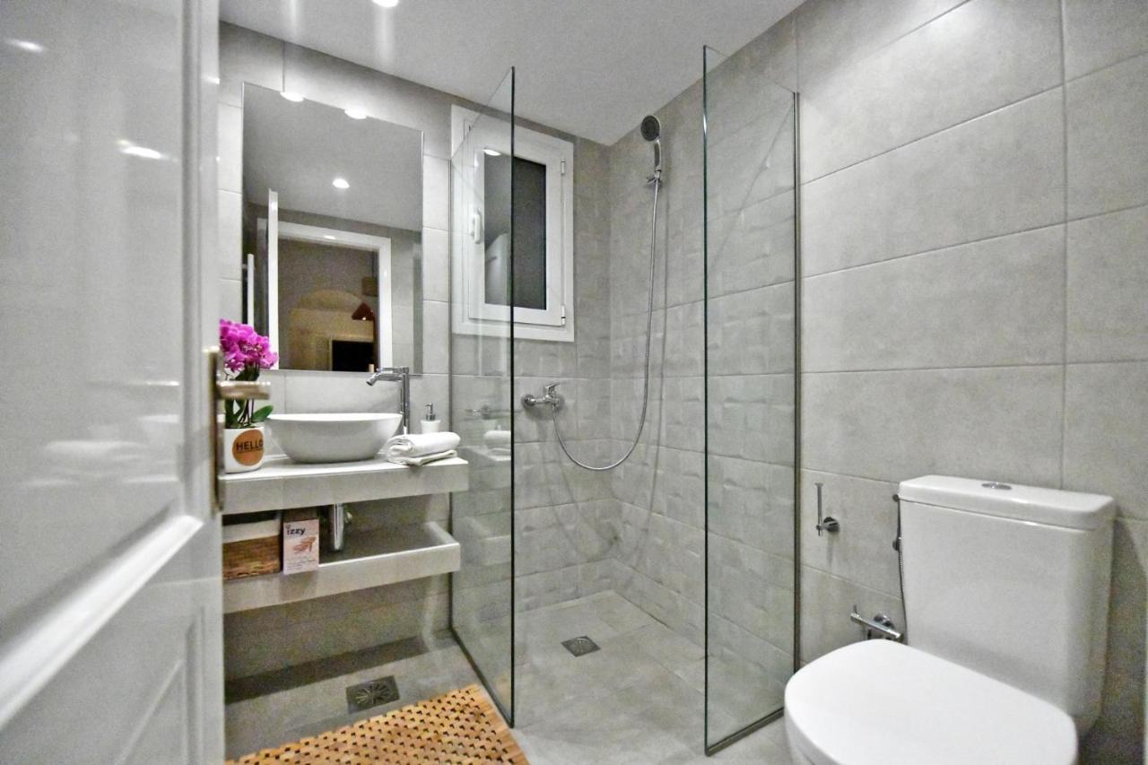 Amazing 2 Bedroom Apartment Overlooking The Marina Of Vourkárion Dış mekan fotoğraf