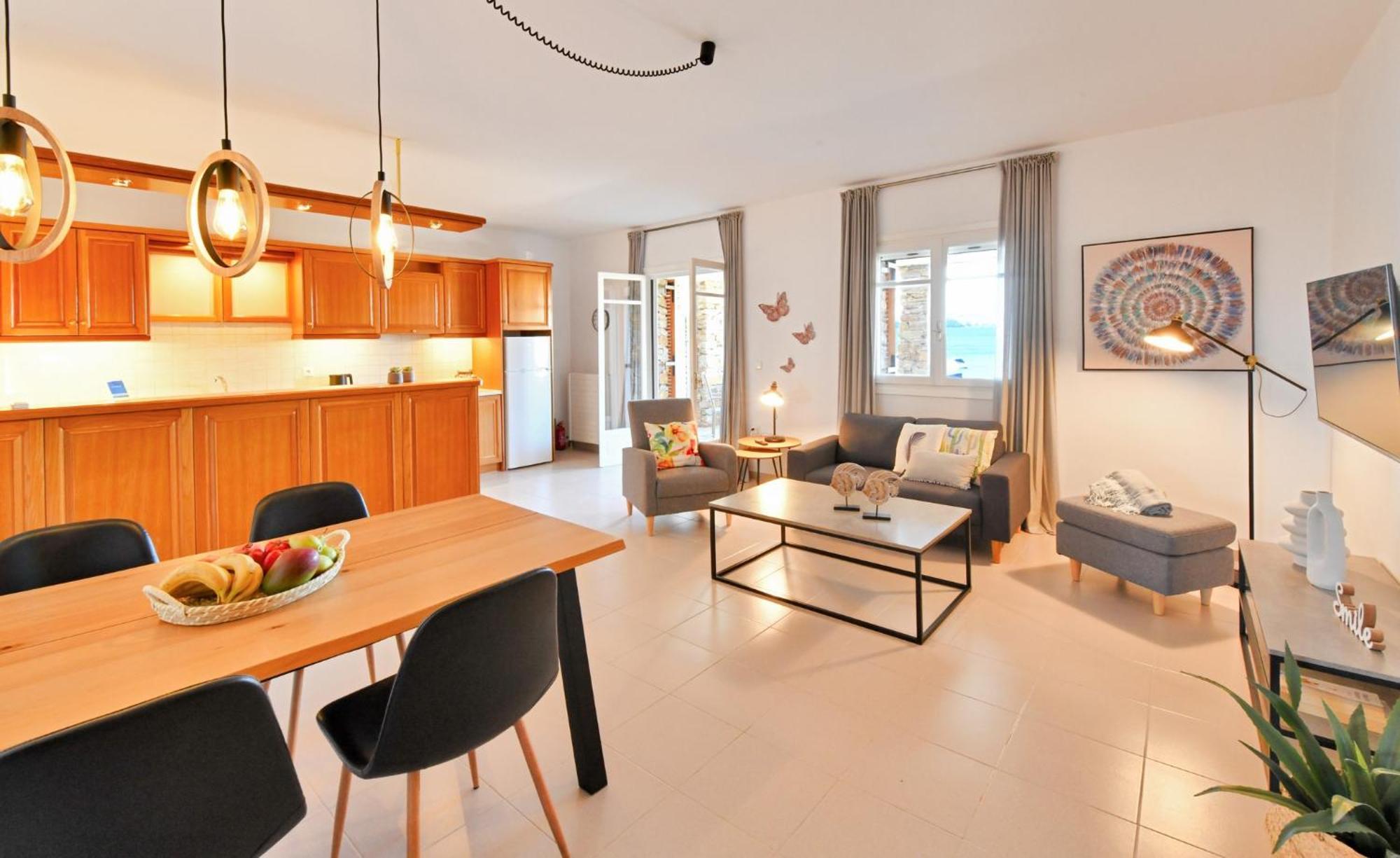 Amazing 2 Bedroom Apartment Overlooking The Marina Of Vourkárion Dış mekan fotoğraf